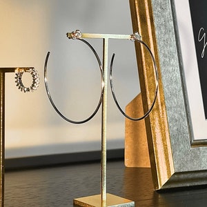 Unique hoop earrings. 6 cm hoops with diamond cut 0,6 ct moissanite, sterling silver 925 画像 6