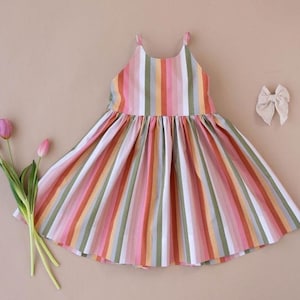 Mädchen Soft Muted Stripe Sun Dress • Kleinkind Tween Sommer SunDress • Neckholder U-Ausschnitt • Knie Midi Maxi Längen • Größen 4 5 6 7 8 10 12