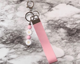 Porte-clés personnalisé avec bracelet rose | Charm marguerite, cadeau personnalisé
