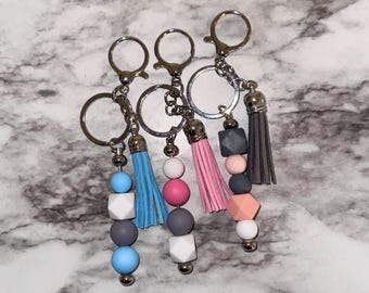 Porte-clés à pampilles personnalisé : breloque de sac en perles personnalisée