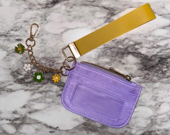 Porte-clés violet personnalisé avec breloques fleurs