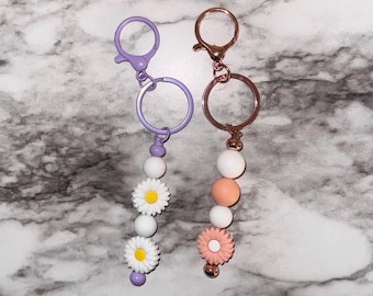 Porte-clés en perles personnalisé avec breloque fleur, cadeau personnalisé pour elle, porte-clés marguerite