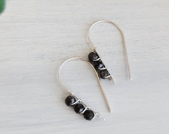 Black spinel gemstone dainty hammered horseshoe arch wire earrings