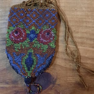 Vintage wristlet beaded purse