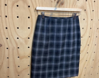 Vintage 90s Plaid Wool Pencil Skirt – Tailored Petite Office Wear