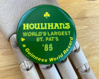 Vintage 1985 Houlihans St Patricks Day Pinback Button Guinness World Record Worlds Largest St Pats Pin Irish Bar Memorabilia