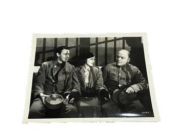 Begnadigtes Filmfoto aus dem Jahr 1936 • Original B & W Hollywood Still • Vintage Prison Szene