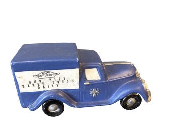 St. Nikolausplatz “Unsere Kuchen frisch gebacken” Blauer Bäckerei-LKW • Weihnachtsdorf • Kohl’s Exclusive