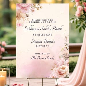 Puede incluir: Un letrero decorativo con detalles florales y el texto "THANK YOU FOR JOINING US FOR THE Sukhmani Sahib Paath TO CELEBRATE Simran Basra's BIRTHDAY HOSTED BY The Basra Family." El letrero está sobre un caballete dorado.