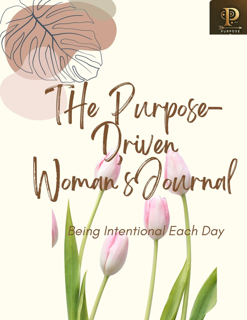 K&ouml;nnte beinhalten: Ein Journal mit dem Titel "The Purpose-Driven Woman's Journal: Being Intentional Each Day" auf wei&szlig;em Hintergrund mit rosa Tulpen und einem braunen Blattdesign.
