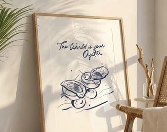 Print met de tekst "De wereld ligt aan je voeten", lijntekening van een marineblauwe oester, citaat over de kust, decoratie voor een strandhuis, nautische oceaanprint voor de slaapkamer van een tienermeisje