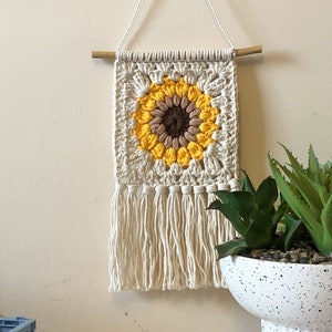 Sunflower Wall Hanging in Off-White | Crochet Home Decor
