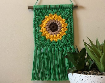 Sunflower Wall Hanging in Green | Crochet Home Decor