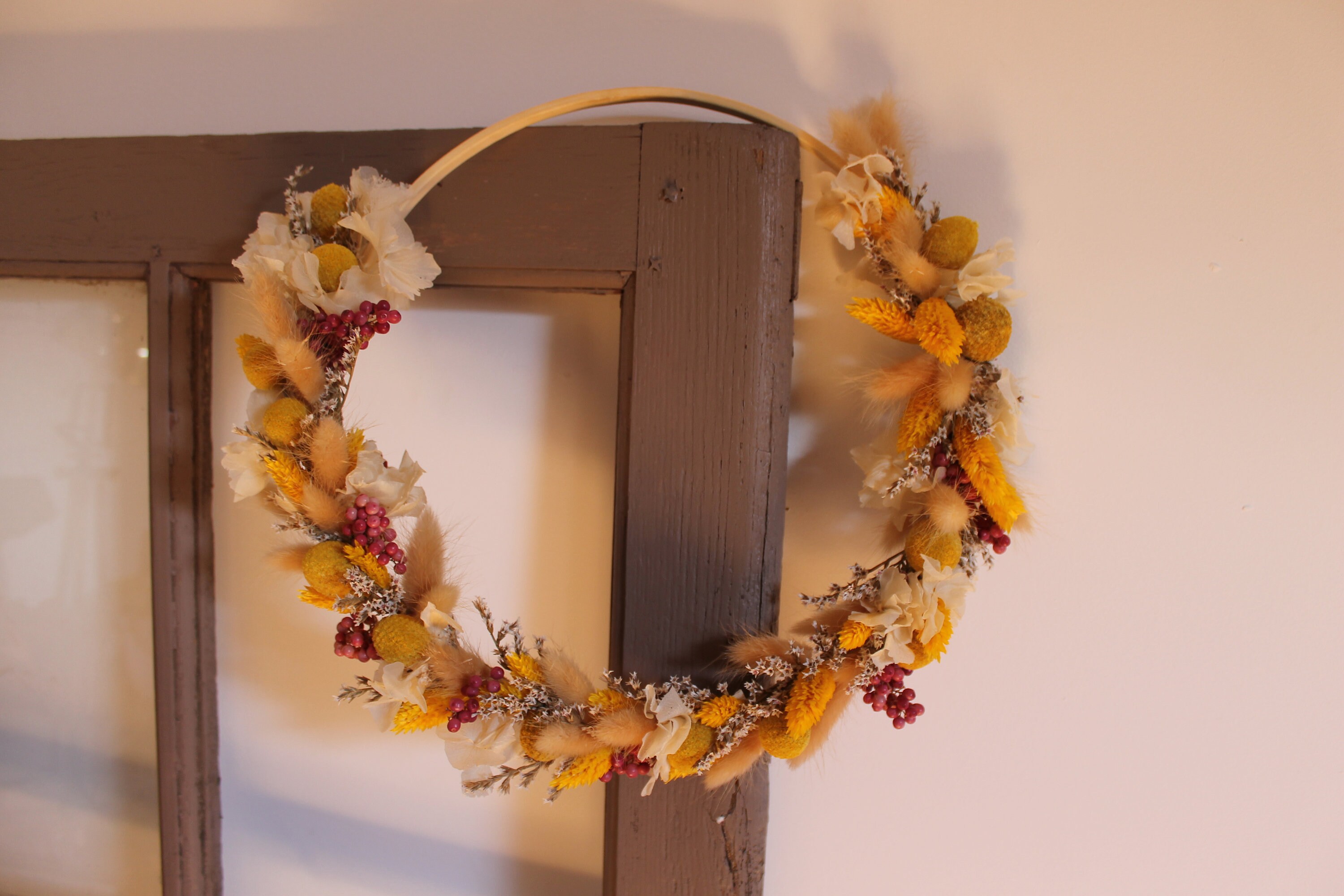 Couronne en Fleurs Séchées sur Support Bois