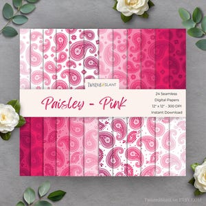 Puede incluir: Un conjunto de 24 papeles digitales sin costuras con diseños de cachemira rosa. Los papeles miden 30,48 cm x 30,48 cm y tienen 300 DPI. El título "Paisley - Pink" está en cursiva. La marca "Twisted Slant" también es visible.