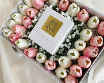 Luxury artificial flower gift box with natural wax candle. Mom to be gift idea, Birthday gift, Wedding gift. Giftable. Magnetic box.