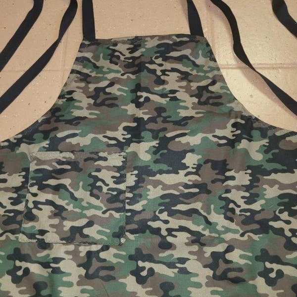 Hunters Camo Apron,  Handmade, fully Lined with coordinating fabric.  Pocket, Xlong Ties For Any Size Cook.