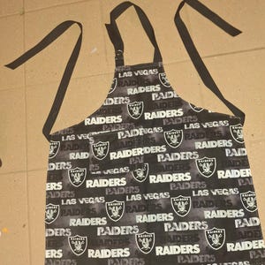 Las Vegas Raiders Apron.reversible. pockets both sides