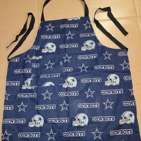 Cowboys apron handmade, licensed fabric.  lined with coordinating fabric, pocket n extra long ties for any size cook. 2 free potholders