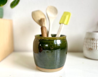 Pine utensil holder