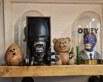 Alien xenomorph book nook (pre order)