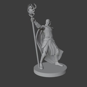 Puede incluir: Una miniatura gris de un mago elfo impreso en 3D que sostiene un bastón con un cráneo en la parte superior. El mago lleva una túnica y una armadura.