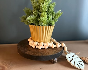 Soporte redondo de madera rústico para plantas, ideal para la decoración del baño.