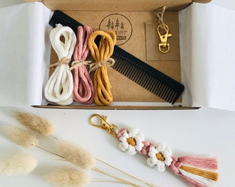 Macrame Flower Keychain Kit with PDF Tutorial | DIY Keyring Pattern | Crafty Person Gift | Hen Party Christmas Craft Night Idea | 21 Colours