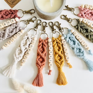 Cadeau porte-clés prénom personnalisé | Cadeaux nuptiales | Boîte à propositions de demoiselle d'honneur | Accessoire pour clés de voiture | Porte-clés bohème avec lettres en bois
