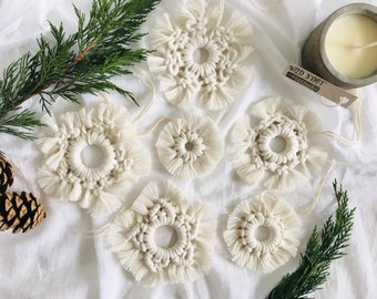 Set of 6 Macrame Snowflakes | Christmas Tree Macrame Snowflakes | Natural Christmas Tree Decor | Boho Christmas Ornaments - Natural White