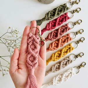 Cadeau porte-clés prénom personnalisé | Cadeau souvenir de demoiselle d'honneur | Cadeaux nuptiales | Coffret cadeau demoiselle d'honneur | Porte-clés bohème en macramé