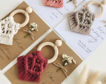 Personalisierte Hochzeit Gastgeschenke | Boho Makramee Herz Mini Wandbehang | Auto-Diffusor für ätherisches Öl | Gast Danke Geschenk in loser Schüttung