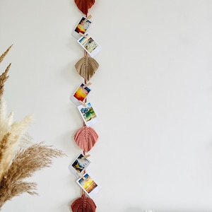 Porte-photos guirlande | Présentoir photo plumes en macramé | Présentoir photo d'anniversaire | Présentoir photo pour baby shower | Présentoir d'oeuvres d'art de différentes couleurs
