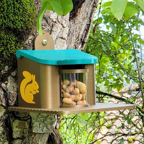 decorative squirrel feeder