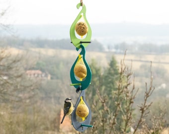 3 unterstützt Deko-Fettkugeln für Vögel