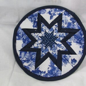 Festive Folded Star Hot Pad: Amish Pattern, Heat Resistant