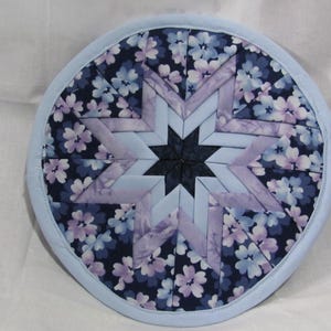 Festive Folded Star Hot Pad: Amish Pattern, Heat Resistant