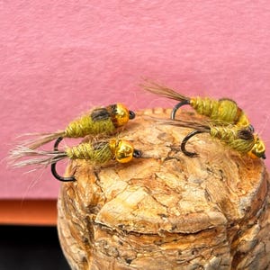 Ninfa de oreja de liebre con cuentas de latón - Oliva / Talla 14 / Mosca para trucha y pez pan atada a mano