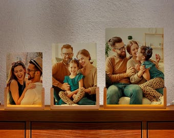 Marco de fotos de cristal LED personalizado con soporte de madera de luz cálida / Collage de fotos personalizado y placa con canción / Aniversario romántico, boda
