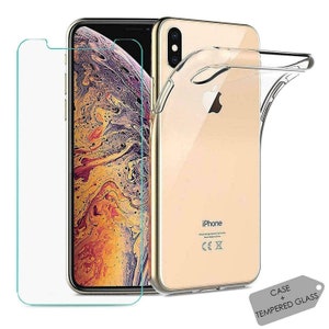 Pode incluir: Um iPhone dourado com uma capa transparente e um protetor de tela de vidro temperado. O telefone tem uma lente de câmera preta e o logotipo da Apple na parte de trás. O texto "iPhone" e "CE" são visíveis na parte de trás do telefone.