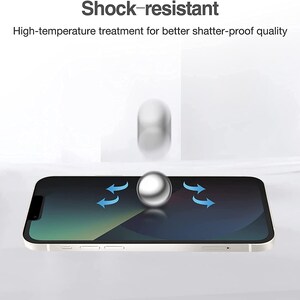 以下が含まれることがあります： スマートフォン画面のクローズアップ。金属製のボールが画面に跳ね返っています。画面は、割れにくいガラス製の保護フィルムで保護されています。画像の上には「衝撃に強い」というテキストが表示されています。画像の下には「高温処理でより優れた耐衝撃性を実現」というテキストが表示されています。
