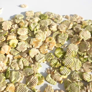 Pea Flakes - Small Pet Treats