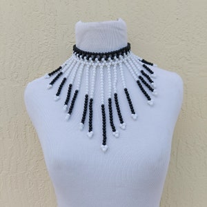Black and White beaded Zulu necklace. Tribal necklace for women.