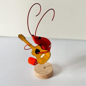shrimp with guitar