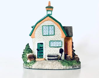 Vintage Figurine - International Resources LLC HSE2b Sinclair Carriage House 1999