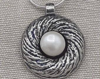 Berenice's Vintage 925 Sterling silver pearl necklace