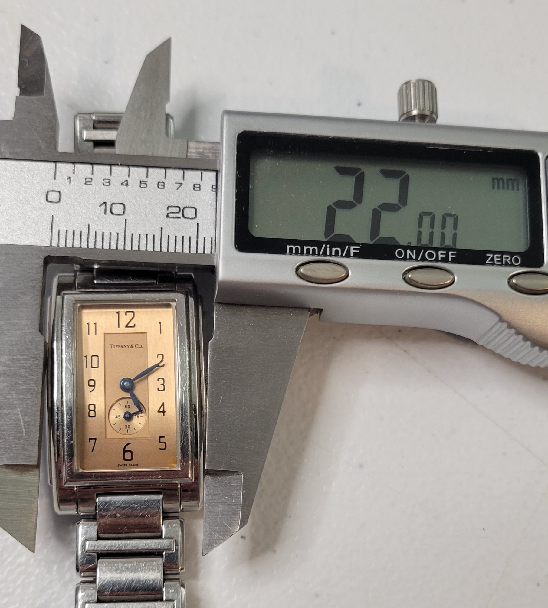 Tiffany & Co. Resonator 22mm 514.1014 Salmon Dial Swiss Quartz