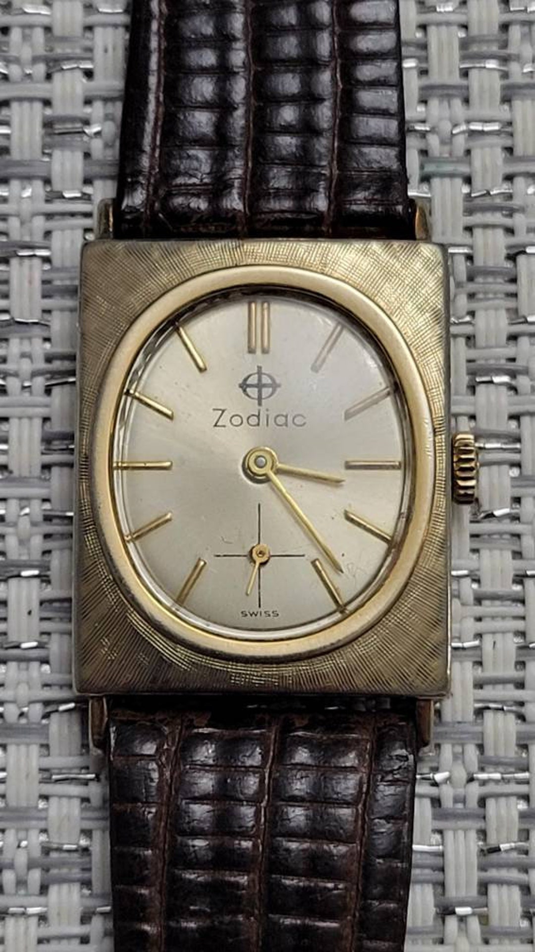 Rare Vintage Zodiac 17 Jewels Swiss Manual Wind 22mm Men's