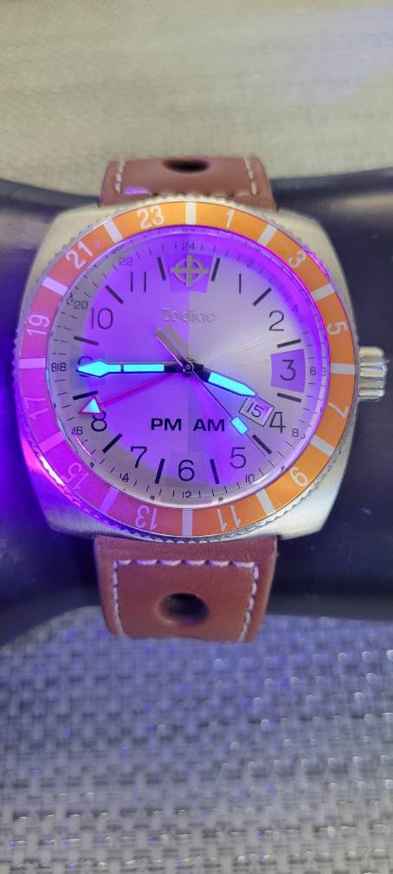 RARE ZODIAC Zo2122 Am/pm Dial Orange Bezel Swiss Quartz Men's