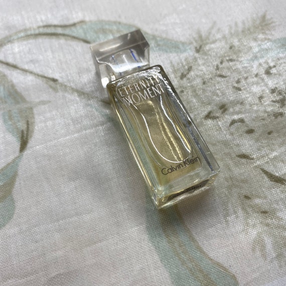 ETERNITY MOMENT FOR WOMEN BY CALVIN KLEIN - EAU DE PARFUM SPRAY – Fragrance  Room